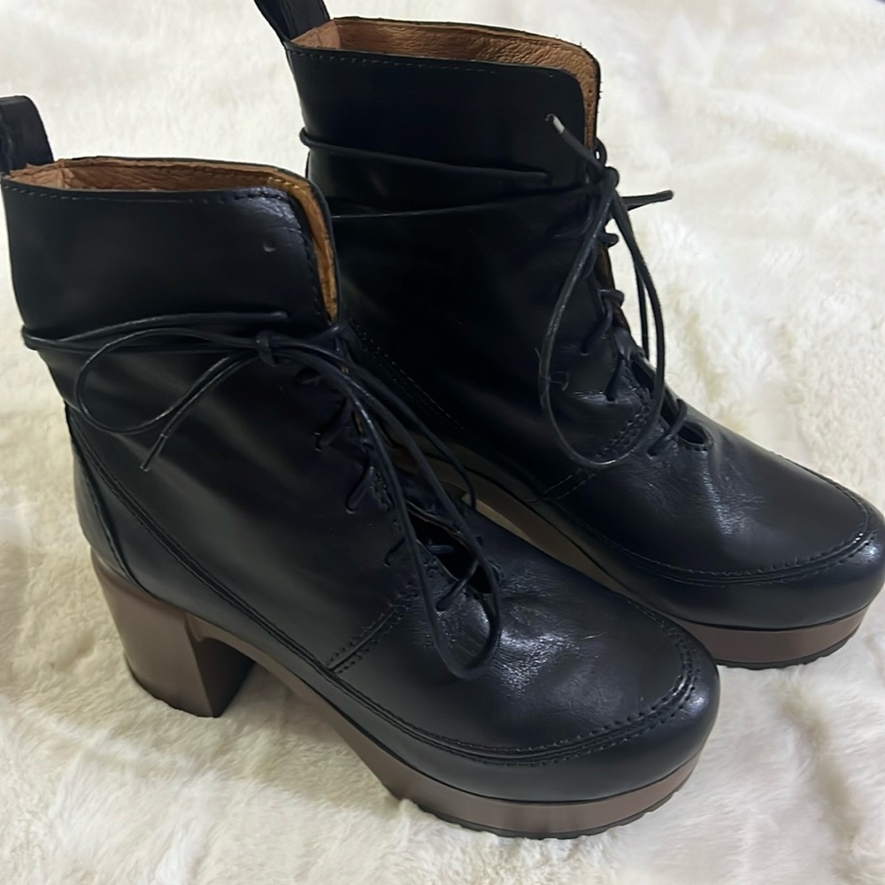 Calou Greta platform boot sz37 like new
